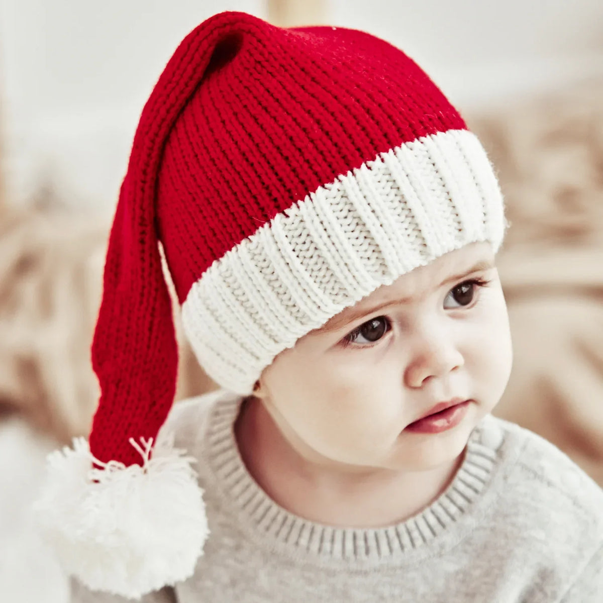 Gestrickte Weihnachtsmütze mit Bommel – Erwachsene und Kinder
