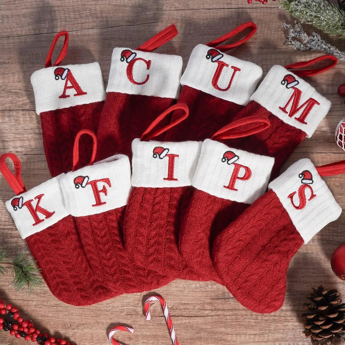 Weihnachtsstrumpf mit Buchstabe – gestrickt, zum Aufhängen